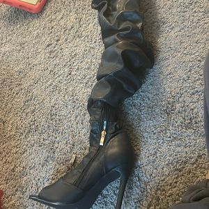 Black scrunched knee boots with open toes size 7 Never worn brand new